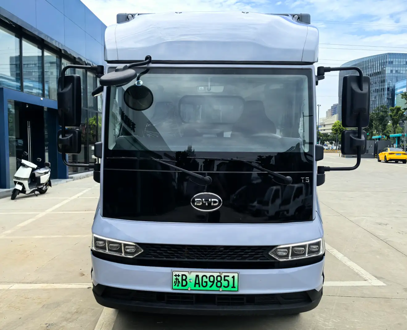 T5 EV BOX TRUCK - 2